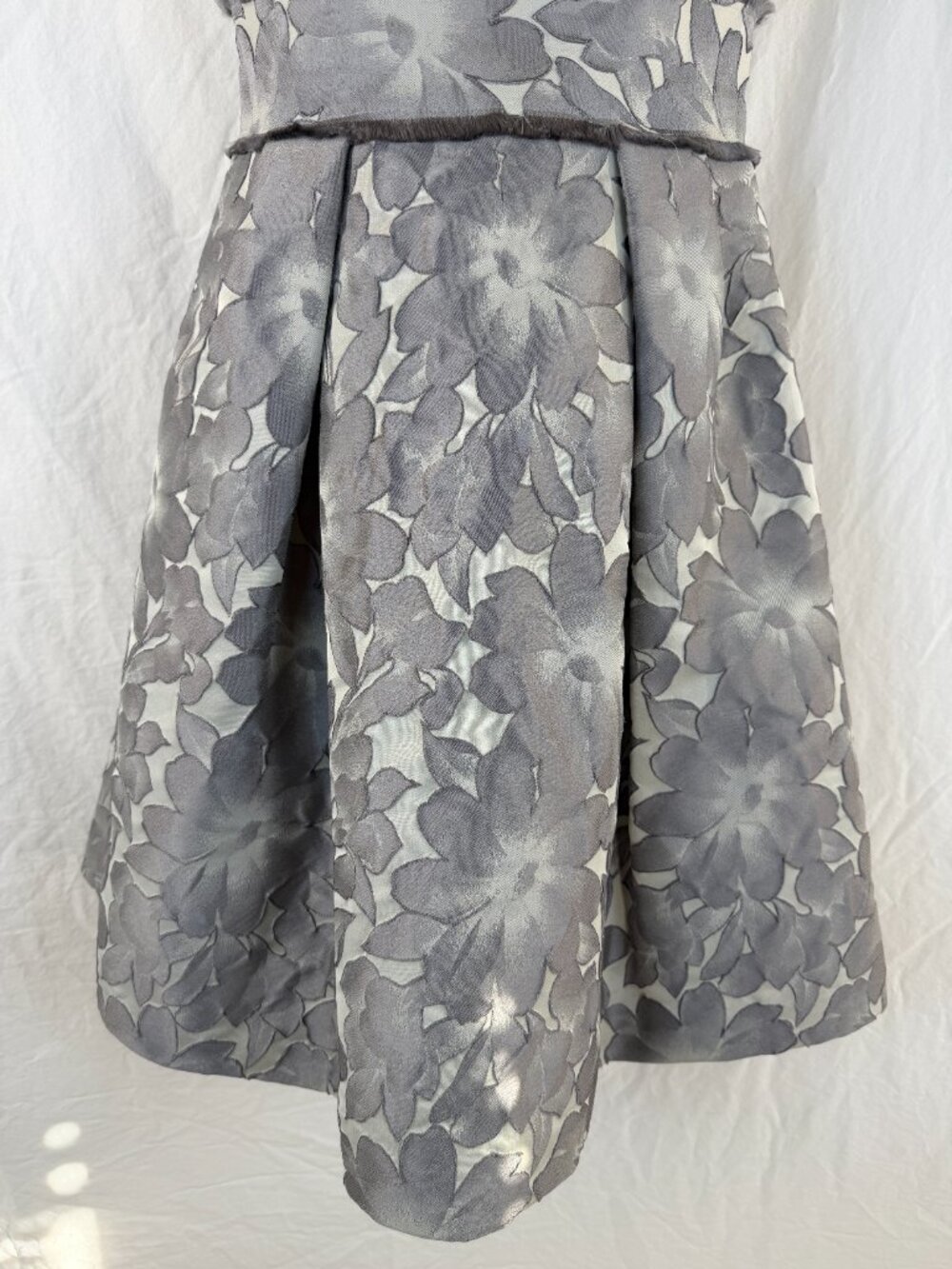 Theia Gray Floral Jacquard Fit & Flare Cocktail Dress Size 6 - Picture 4 of 12